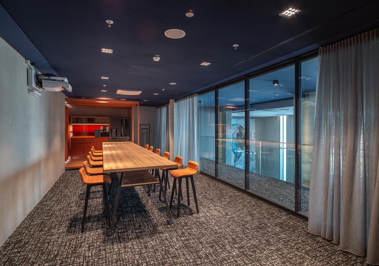 B'Mine Hotel Frankfurt Airport Франкфурт на Майн Екстериор снимка