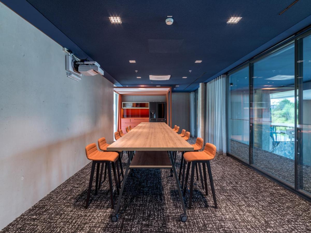B'Mine Hotel Frankfurt Airport Франкфурт на Майн Екстериор снимка