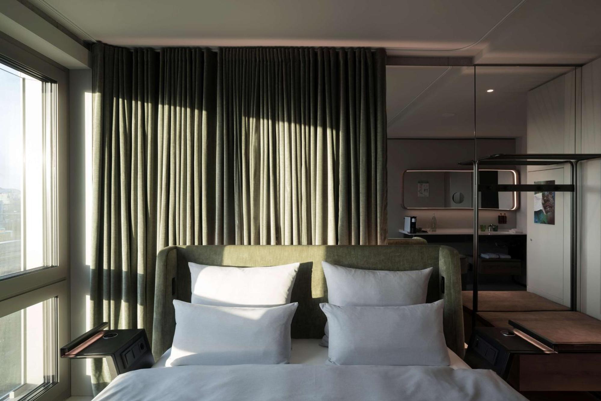 B'Mine Hotel Frankfurt Airport Франкфурт на Майн Екстериор снимка