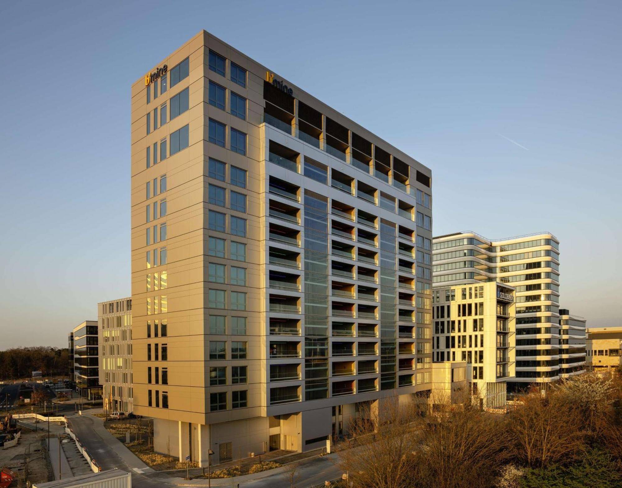B'Mine Hotel Frankfurt Airport Франкфурт на Майн Екстериор снимка